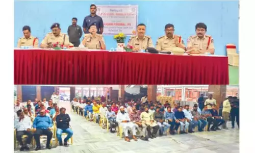 DCP ने व्यापारिक संस्थाओं से निगरानी प्रणाली मजबूत करने को कहा DCP ने व्यापारिक संस्थाओं से निगरानी प्रणाली मजबूत करने को कहा