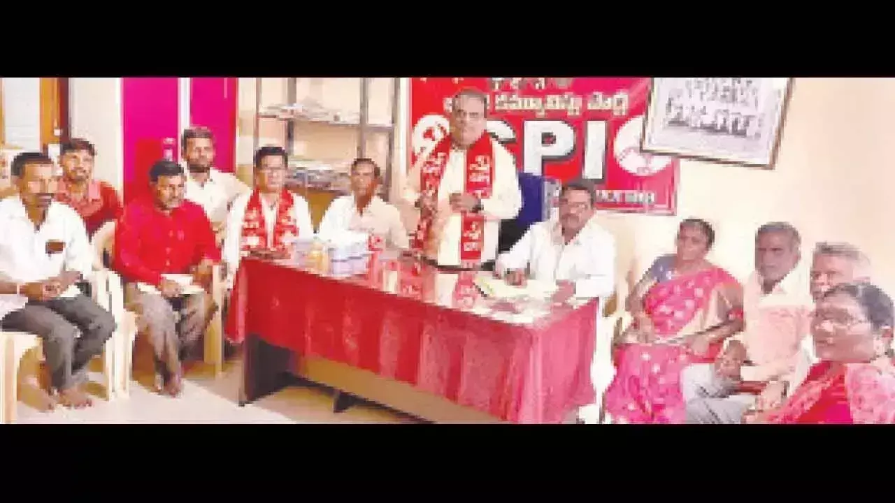 प्रधानमंत्री मोदी को अडानी की गिरफ्तारी का आदेश देना चाहिए: CPI प्रधानमंत्री मोदी को अडानी की गिरफ्तारी का आदेश देना चाहिए: CPI