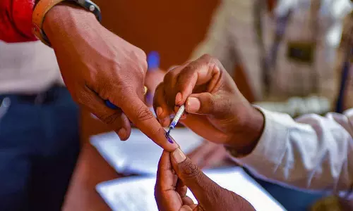 Bengal Bypolls: तृणमूल कांग्रेस सभी छह विधानसभा क्षेत्रों में क्लीन स्वीप की ओर Bengal Bypolls: तृणमूल कांग्रेस सभी छह विधानसभा क्षेत्रों में क्लीन स्वीप की ओर