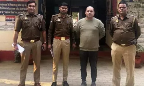 Meerut: अभियुक्त की निशानदेही पर अवैध पिस्टल बरामद Meerut: अभियुक्त की निशानदेही पर अवैध पिस्टल बरामद