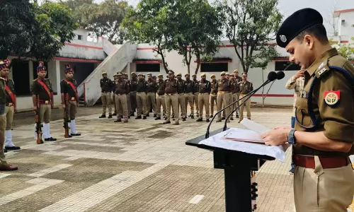 Meerut: एसएसपी ने पुलिस लाइन में फहराया पुलिस ध्वज Meerut: एसएसपी ने पुलिस लाइन में फहराया पुलिस ध्वज