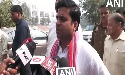 अपने कार्यकर्ताओं के उत्पीड़न के बावजूद उपचुनाव जीतने की उम्मीद: SP के तेज प्रताप सिंह