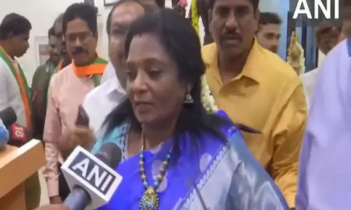 तमिलनाडु: BJP नेता तमिलिसाई सौंदर्यराजन ने महायुति की बढ़त का जश्न मनाया तमिलनाडु: BJP नेता तमिलिसाई सौंदर्यराजन ने महायुति की बढ़त का जश्न मनाया