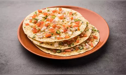 Papad pizza सिर्फ 10 मिनट में हो जाता है तैयार Papad pizza सिर्फ 10 मिनट में हो जाता है तैयार