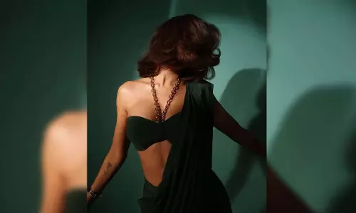 इस साड़ी लुक को पोस्ट करने वाली अभिनेत्री (Actress) का नाम...