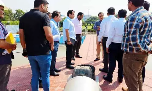 MC प्रमुख ने विकास कार्यों की समीक्षा की