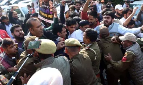 IYC Secy: मोदी-अडानी गठजोड़ देश के संसाधनों का दोहन कर रहा