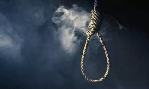 Hyderabad: इंटर के छात्र ने फांसी लगाकर आत्महत्या कर ली