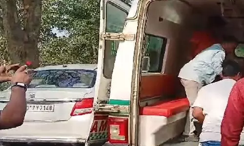 Balangir जिले में बाइक के सड़क किनारे पेड़ से टकराने से 2 लोगों की मौत Balangir जिले में बाइक के सड़क किनारे पेड़ से टकराने से 2 लोगों की मौत