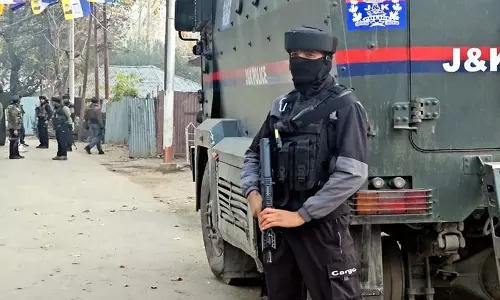 J-K: बारामूला में आतंकवादी ठिकाने का भंडाफोड़, हथियार, गोला-बारूद बरामद
