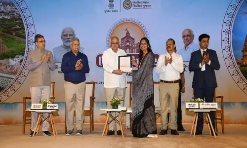 Gujarat के मुख्यमंत्री भूपेंद्र पटेल ने सिविल सेवा अधिकारियों को कर्म पुरस्कार से किया सम्मानित Gujarat के मुख्यमंत्री भूपेंद्र पटेल ने सिविल सेवा अधिकारियों को कर्म पुरस्कार से किया सम्मानित