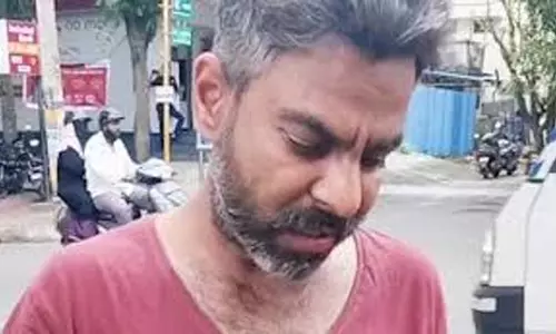 Bengaluru: इंजीनियर अब जीविका के लिए मांग रहा भीख