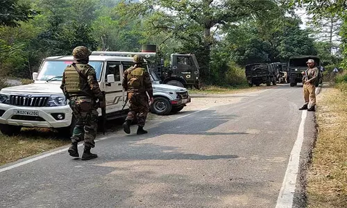 Police और सुरक्षा बलों ने कुंजर में आतंकवादी ठिकाने का भंडाफोड़ किया
