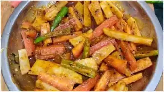 Instant Achar Recipe: बिना धूप के सर्दियों में फटाफट करें तैयार