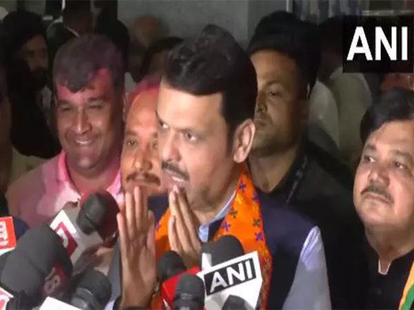 Fadnavis ने कहा- तीन दलों के नेता महाराष्ट्र के अगले मुख्यमंत्री का फैसला करेंगे