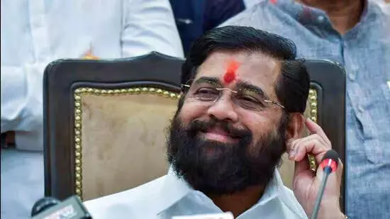 Eknath Shinde खेमे ने सुलझाई सेना बनाम सेना की बहस