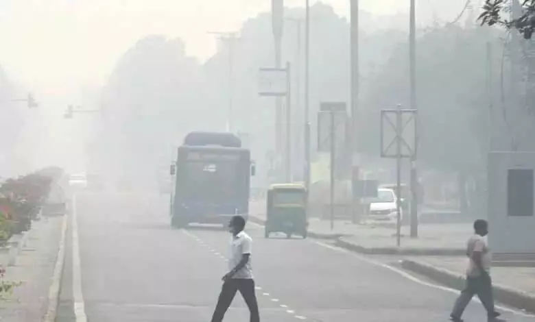 Delhi में प्रदूषण के उच्च स्तर से कोई राहत नहीं, AQI बेहद खराब