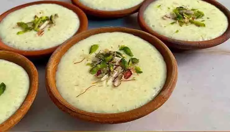 Shahi Phirni Recipe : खास मौके  पर बनाएं ये शाही केसर बादाम फिरनी