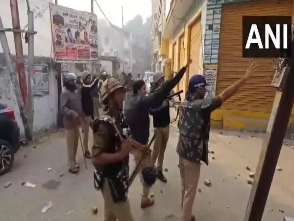 शाही जामा मस्जिद में सर्वेक्षण दल पर पथराव, Police ने स्थिति को नियंत्रित करने के लिए आंसू गैस का इस्तेमाल किया