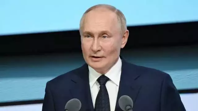 Putin ने लिंग परिवर्तन की अनुमति देने वाले देशों के नागरिकों बच्चों को गोद लेने पर लगाया प्रतिबंध