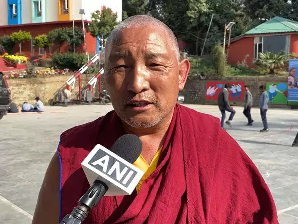 निर्वासित Tibetan भिक्षु भारत में झुग्गी-झोपड़ियों के बच्चों का जीवन बदल रहे