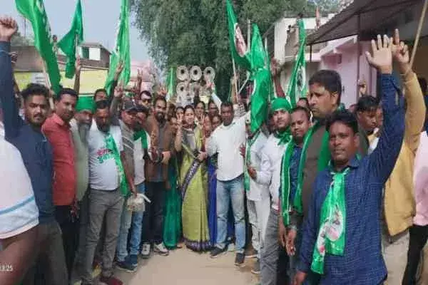 Bokaro:  गोमिया से झामुमो प्रत्याशी योगेंद्र प्रसाद की जीत पर निकला विजय जुलूस