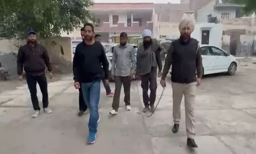 कुख्यात तस्कर सोनू कंगला संक्षिप्त मुठभेड़ के बाद गिरफ्तार कुख्यात तस्कर सोनू कंगला संक्षिप्त मुठभेड़ के बाद गिरफ्तार