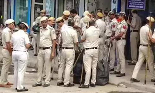 Delhi: गश्त पर निकले पुलिसकर्मी की चाकू घोंपकर हत्या