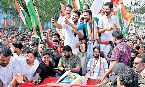 Kerala: भविष्यवाणियों को झुठलाते हुए राहुल ममकूटथिल ने ऐतिहासिक जीत दर्ज की Kerala: भविष्यवाणियों को झुठलाते हुए राहुल ममकूटथिल ने ऐतिहासिक जीत दर्ज की