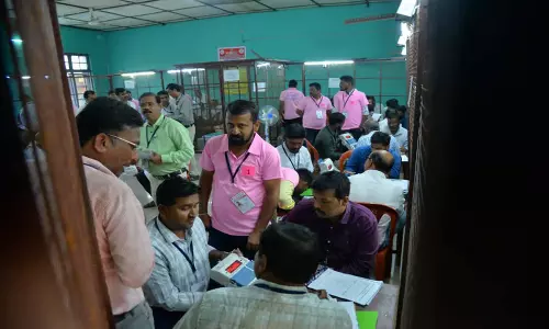 Karnataka: कांग्रेस ने तीनों सीटें जीतीं, पूर्व मुख्यमंत्रियों के बेटों को हार का सामना करना पड़ा Karnataka: कांग्रेस ने तीनों सीटें जीतीं, पूर्व मुख्यमंत्रियों के बेटों को हार का सामना करना पड़ा