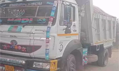 जम्मू-कश्मीर: अवैध खनन के खिलाफ पुलिस की बड़ी कार्रवाई, 5 डंपर जब्त