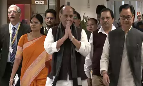 Delhi: संसद के शीतकालीन सत्र से पहले सभी राजनीतिक दलों के फ्लोर नेताओं की बैठक बुलाई गई