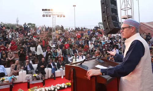 CM Omar ने जम्मू-कश्मीर के कारीगरों, उद्यमियों को समर्थन देने का आह्वान किया
