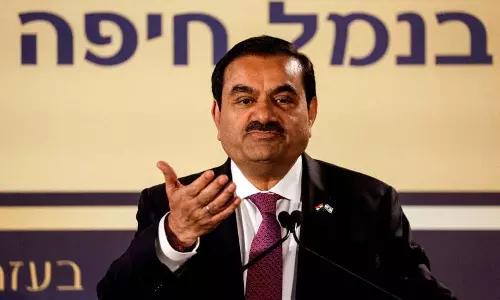अडानी की 3 बिलियन अमेरिकी डॉलर की धारावी परियोजना को राहत अडानी की 3 बिलियन अमेरिकी डॉलर की धारावी परियोजना को राहत