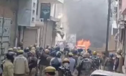 UP के संभल में मस्जिद सर्वे टीम पर पत्थरबाजों ने किया हमला