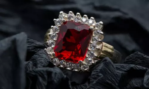 Manik Gemstone: इन राशियों के माणिक्य रत्न पहनने से बिगड़ सकता है स्वास्थ्य