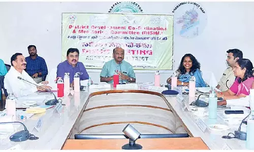 AP: अधिकारियों को कल्याणकारी योजनाओं को लोकप्रिय बनाने पर ध्यान केंद्रित करने को कहा गया AP: अधिकारियों को कल्याणकारी योजनाओं को लोकप्रिय बनाने पर ध्यान केंद्रित करने को कहा गया