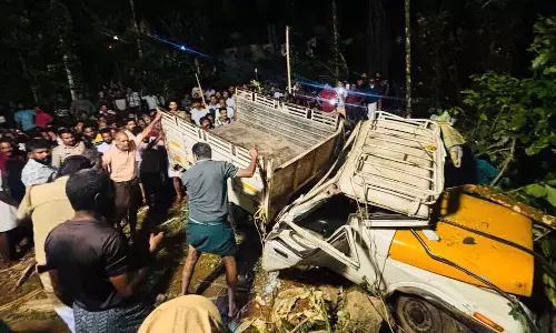 Kerala : कोझिकोड में पिकअप वैन 60 फीट नीचे गिरने से मजदूर की मौत