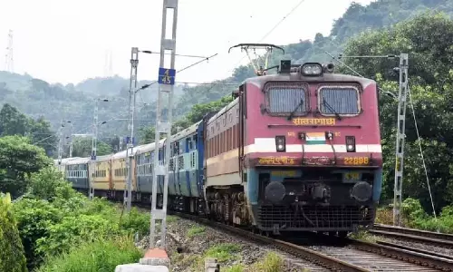 Assam : पूर्वोत्तर सीमांत रेलवे ने सर्दियों की चुनौतियों से निपटने के लिए