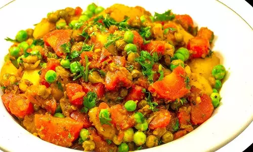 सर्दियों में आलू गाजर और मटर की सब्जी सबसे अच्छा विकल्प
