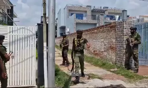 J-K: सिधरा में तलाशी अभियान चलाया गया J-K: सिधरा में तलाशी अभियान चलाया गया