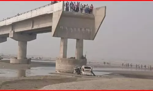3 युवकों की मौत: गूगल मैप के भरोसे चलना जानलेवा साबित हुआ, अधूरे पुल से नदी में गिरी कार