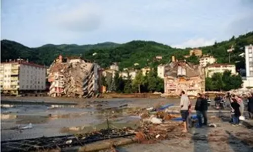 Istanbul में खराब मौसम के कारण यातायात बाधित