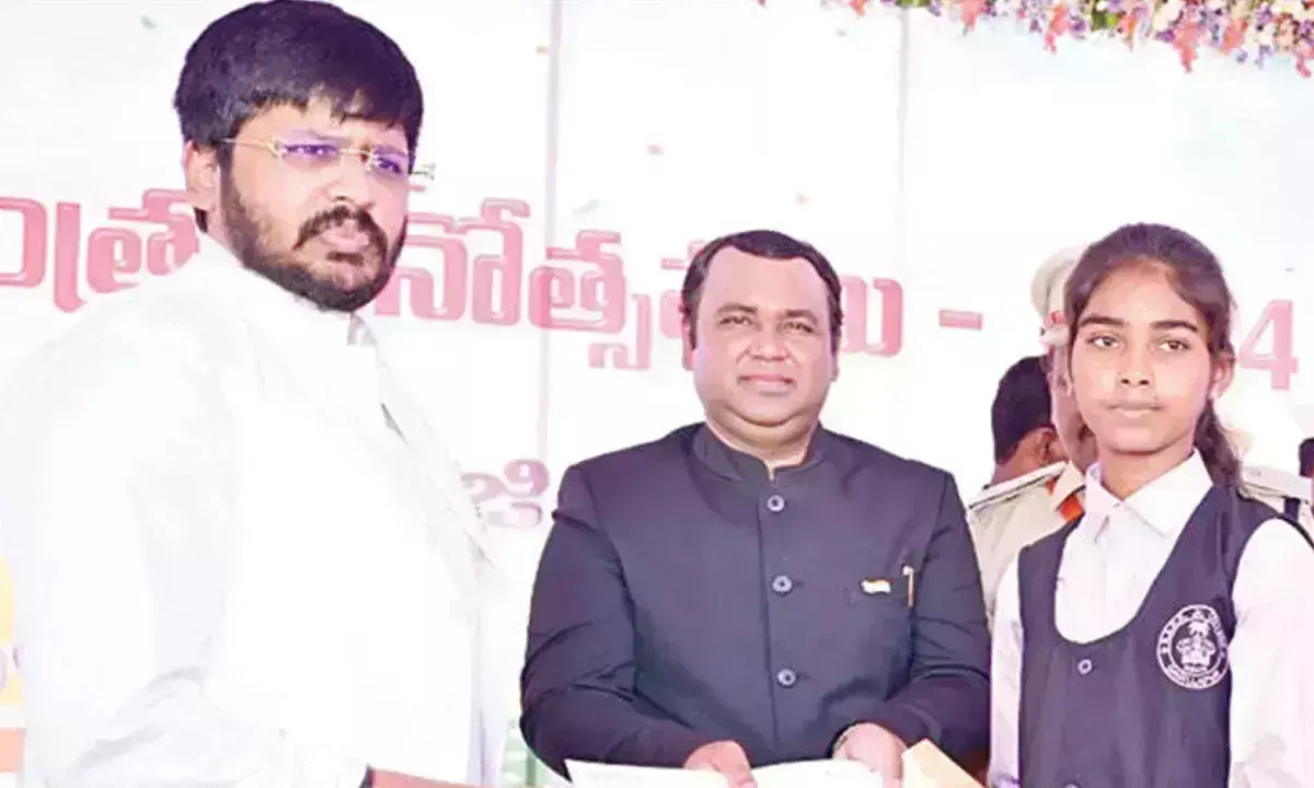Telangana: कटे हुए अनाज को ढकने में जल्दबाजी न करें Telangana: कटे हुए अनाज को ढकने में जल्दबाजी न करें