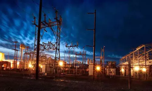 Discom में बिजली उपकरणों की कमी से ठेकेदार और उपभोक्ता चिंतित