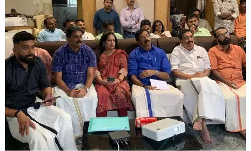 Kerala : एनडीए उम्मीदवार सी कृष्णकुमार ने शुरुआती बढ़त बनाई Kerala : एनडीए उम्मीदवार सी कृष्णकुमार ने शुरुआती बढ़त बनाई