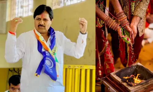 अगर मैं चुना गया तो लड़कों की शादी कराऊंगा: Rajeshab Deshmukh अगर मैं चुना गया तो लड़कों की शादी कराऊंगा: Rajeshab Deshmukh
