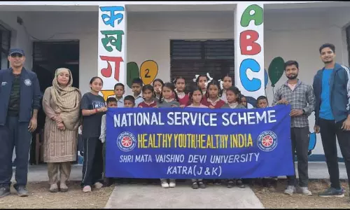 NSS SMVDU कटरा के स्वयंसेवकों ने सरकारी स्कूल तारीन को रंगा