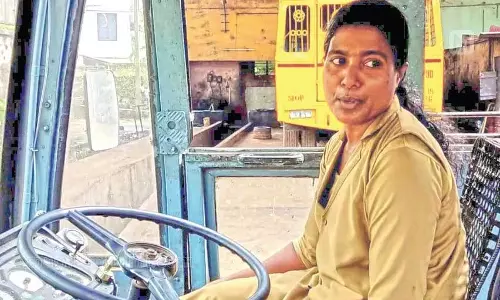 Kerala : तिरुवनंतपुरम में केएसआरटीसी की पहली महिला ड्राइवर बनकर बनाया रिकॉर्ड