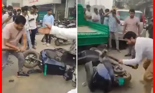 ओला इलेक्ट्रिक से परेशान ग्राहक, स्कूटर में खराबी पर आया 90,000 रुपये का बिल ओला इलेक्ट्रिक से परेशान ग्राहक, स्कूटर में खराबी पर आया 90,000 रुपये का बिल